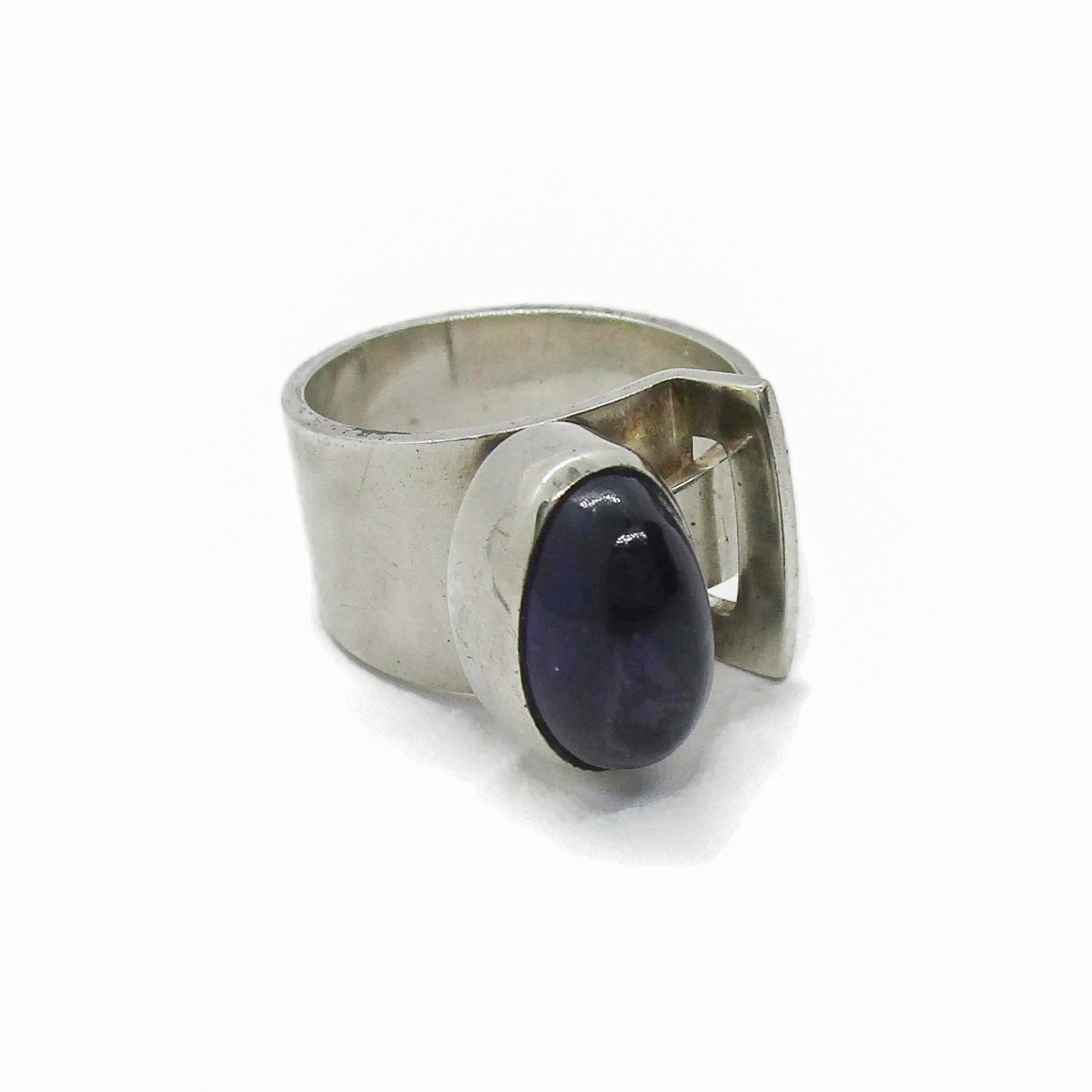 Side view of a sterling silver and amethyst ring by Kupittaan Kulta Finland